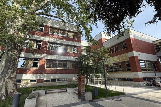 BRG Wr. Neustadt, Gröhrmühlgasse 27 Hauptgebäude